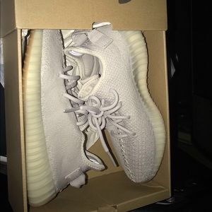 YEEZY SESAME SIZE 5.5